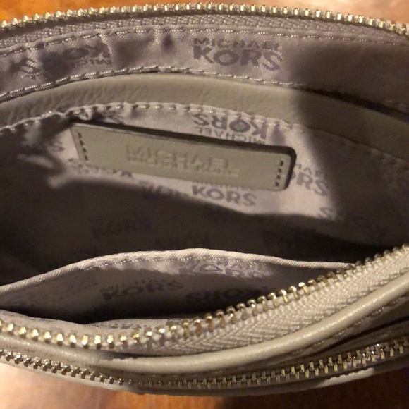 Michael Kors Large Wristlet 8” x 5” - Picture 4 of 6
